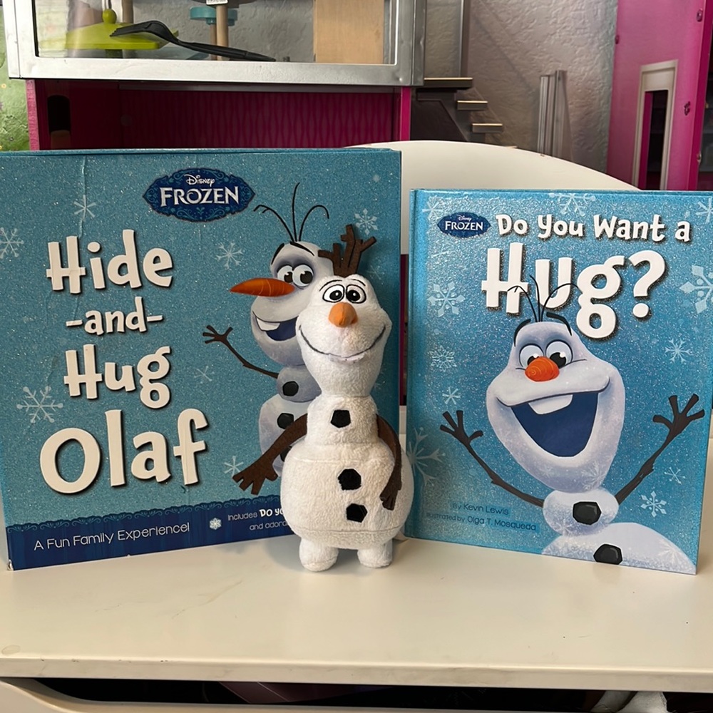 Hide and hug Olaf Book set